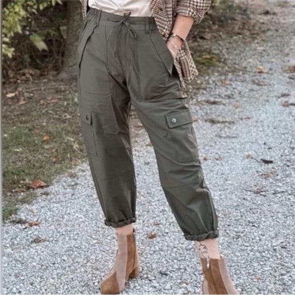 CAbi Quantum Cargo Pants Size M Army Green Ankle Joggers Pockets 4511 - Picture 4 of 12